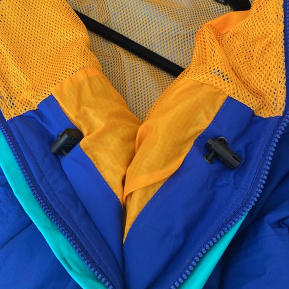 Nice water resistant wind breaker - Picture 5 of 5